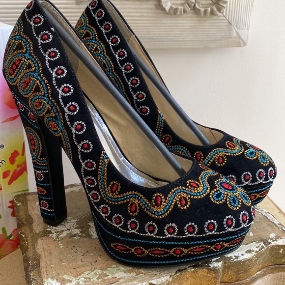 egotista Shoes - BEAUTIFUL Egotista Platform Heels